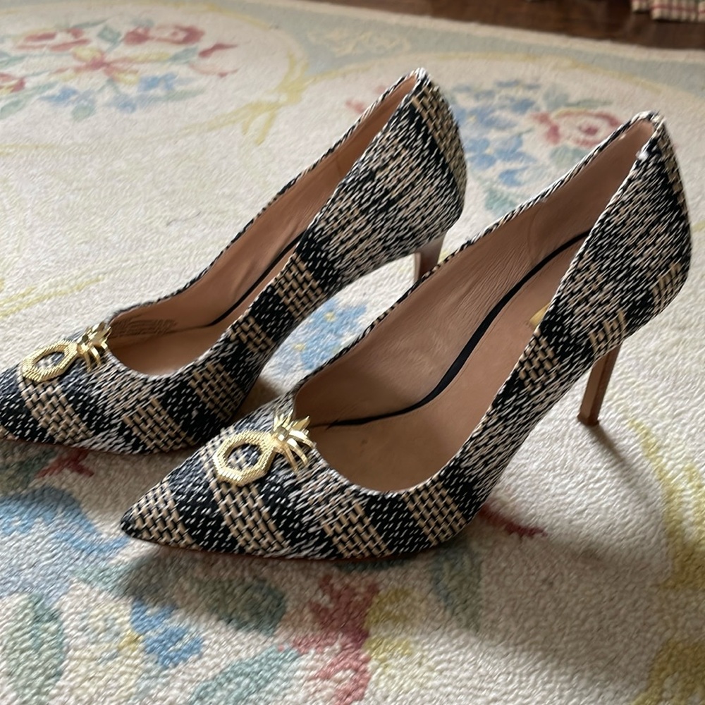 Size 9. Louise er Cie heels